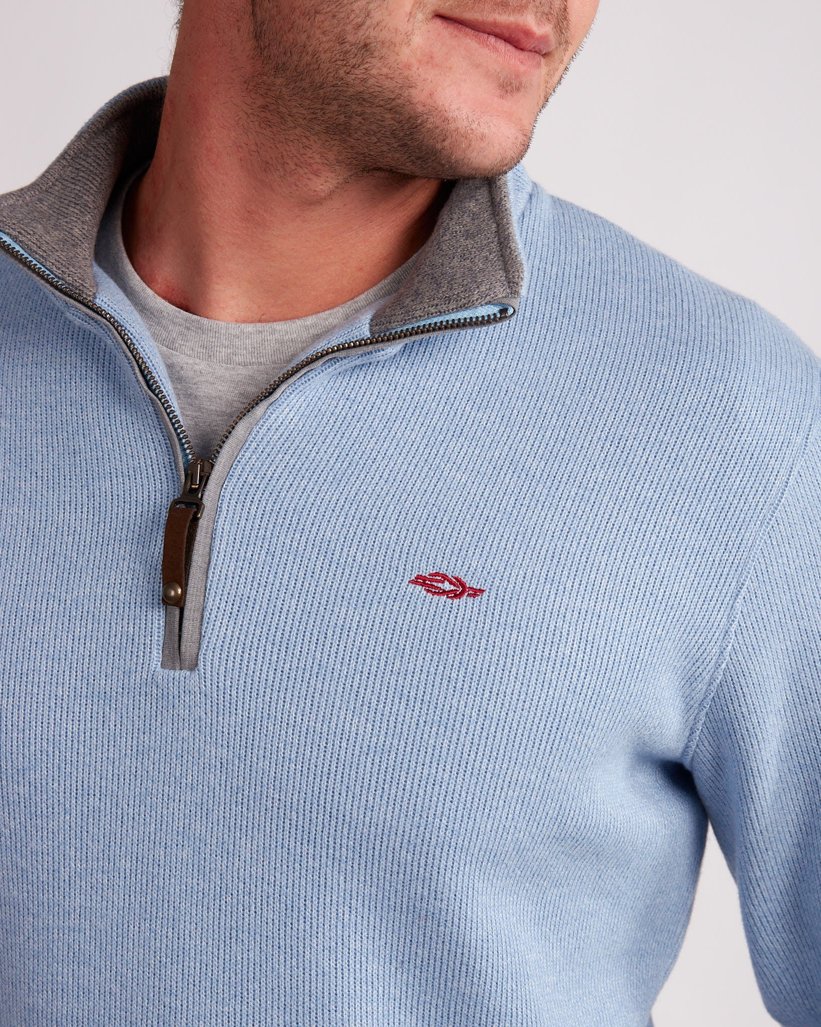 Light blue half outlet zip sweater